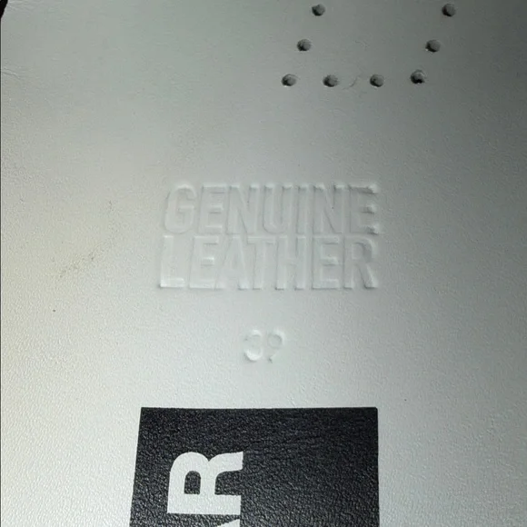 Gorgeous!! GGDB Blue Jean- White- Gold, Sherpa. Size 9. - Picture 14 of 16